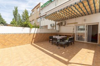 Casa adosada en venta en Maracena