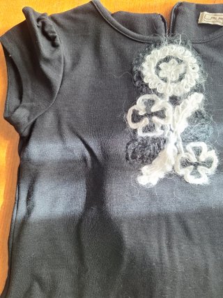 Abito nero e bianco decorazioni fiori Mimisol