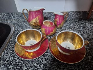 Juego de café de porcelana dorado y rojo