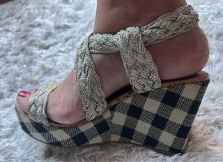 Sandalias Bimba y Lola Cuña Cuadros Doradas