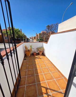 Casa adosada en venta en Los Molinos - Villa Blanca en Almería