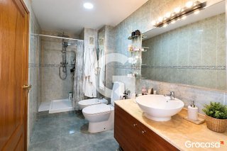 Casa adosada en venta en Avda. de Abril. - 9 de octubre en Sagunto
