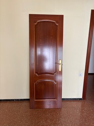 Lote de 7 puertas de madera — prácticamente nuevas