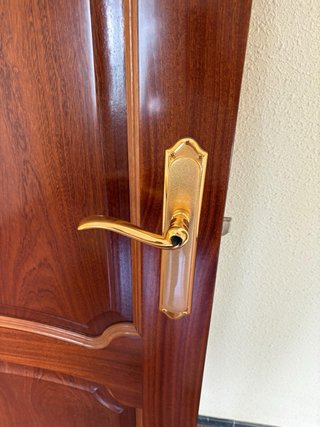 Lote de 7 puertas de madera — prácticamente nuevas