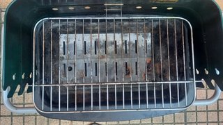 Barbecue portatile con gambe pieghevoli