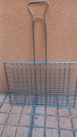 Barbecue portatile con gambe pieghevoli