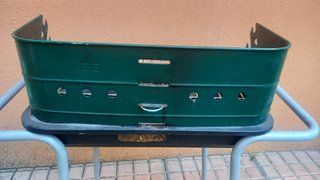 Barbecue portatile con gambe pieghevoli