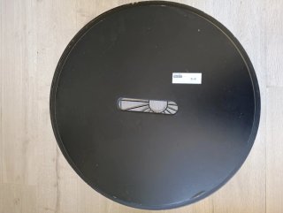 Mesa auxiliar negra con almacenaje Kvistbro