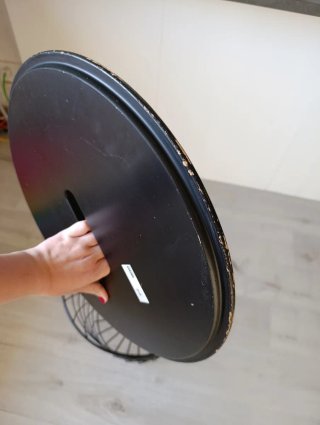 Mesa auxiliar negra con almacenaje Kvistbro
