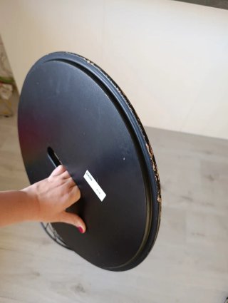 Mesa auxiliar negra con almacenaje Kvistbro