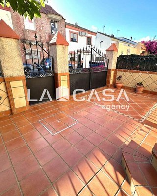 Chalet en venta en Gelves