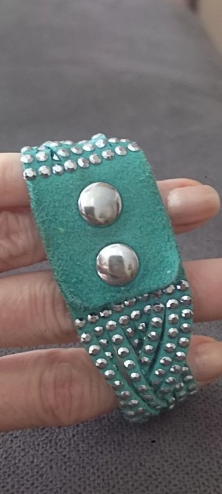 Pulsera Teal con Tachuelas PlateadasPulsera Teal