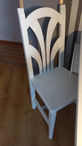 Escritorio y silla de madera