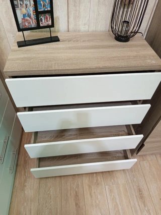 Cómoda 4 cajones madera y blanco