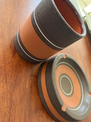 Juego cerámica artesanal: vaso y cenicero