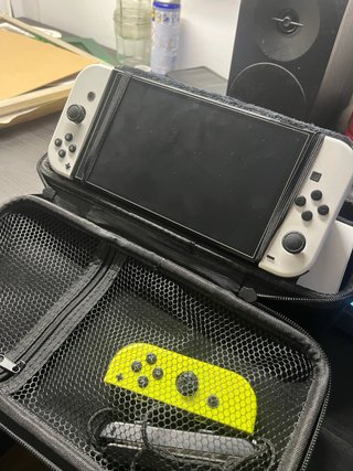 Nintendo Switch OLED e custodia