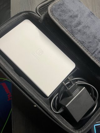 Nintendo Switch OLED e custodia