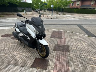 Yamaha XMAX 400 - Diseño Momo