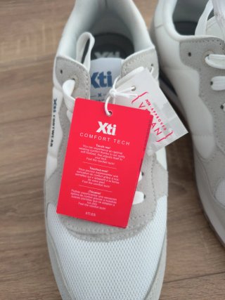 Zapatillas Xti Beige y Blancas