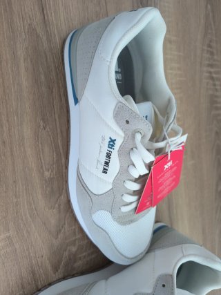 Zapatillas Xti Beige y Blancas