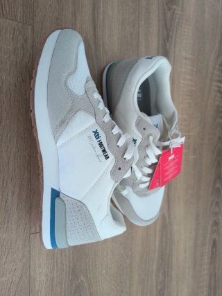 Zapatillas Xti Beige y Blancas