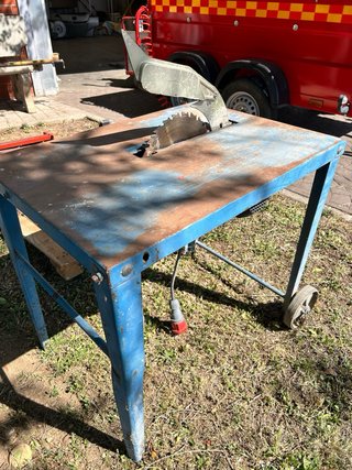 Mesa Sierra Eléctrica Azul con Ruedas