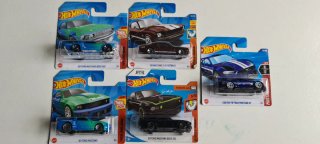 Hot Wheels Ford Mustang '65 y '18
