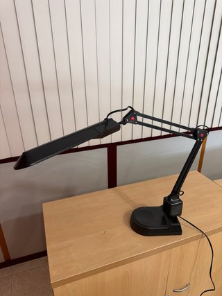 Lámpara de mesa flexo negra