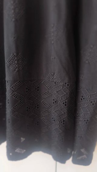 Vestido negro de verano con escote