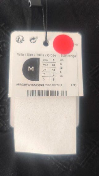 Vestido negro de verano con escote