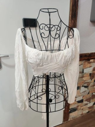 Blusa blanca manga larga escote cuadrado
