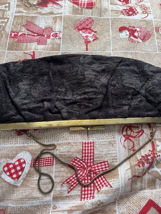 Bolso de fiesta negro y dorado