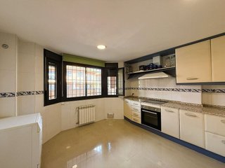 Casa adosada en venta en Los Robles en Seseña