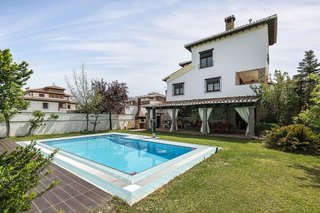 Chalet en venta en Zubia (La)