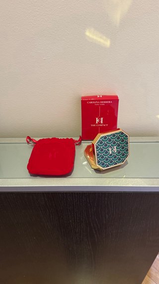 Estuche Carolina Herrera Recargable Dorado