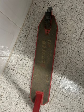 Patinete freestyle rojo y negro