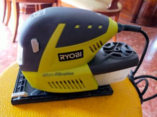 Lijadora Ryobi EMS180RV 180W