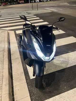Moto honda PCX 125 año 2024 kilometraje  33,000 mi