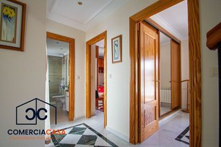 Casa adosada en venta en Zubia (La)