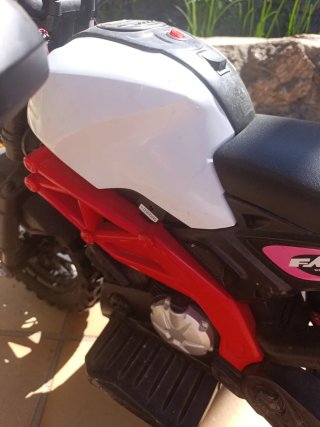 Moto eléctrica infantil 12V con ruedines