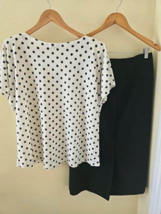 Falda y Blusa Lunares con Flor