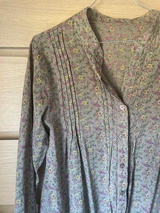 Blusa estampada con tablas