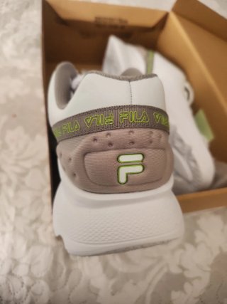 Zapatillas Fila Blancas y Verdes