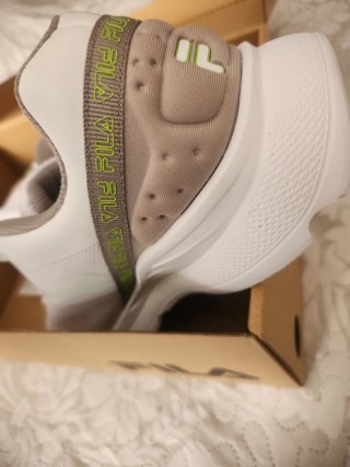 Zapatillas Fila Blancas y Verdes
