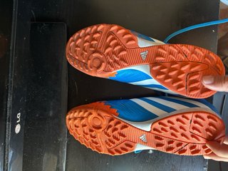 Zapatillas multitaco Adidas azules y naranjas