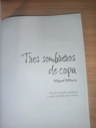 Tres sombreros de copa