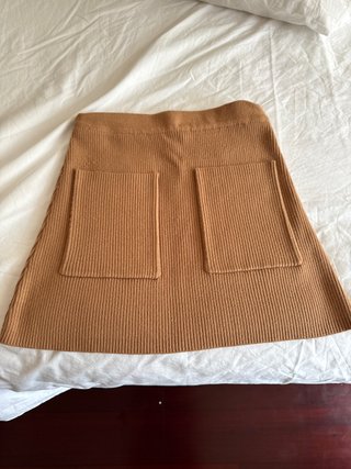 Falda corta de punto marrón
