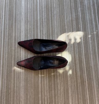 Tacones burdeos Jhesu con encaje negro | Talla 38