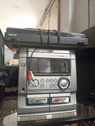 Equipo de Sonido Aiwa con Tocadiscos Lenco