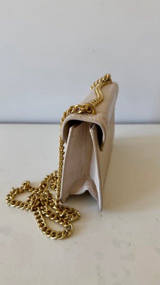 Bolso bandolera blanco efecto cocodrilo